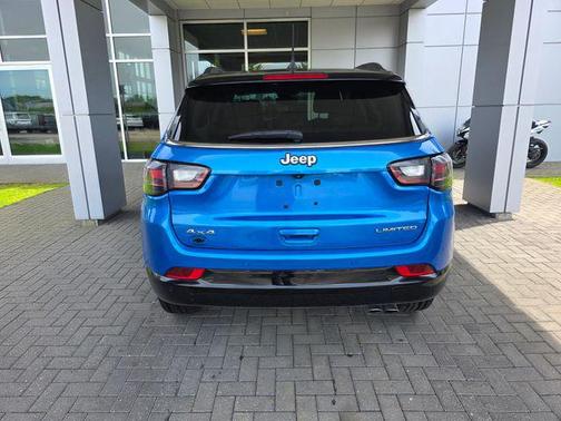 Laser Blue Pearlcoat 2022 Jeep Compass Limited