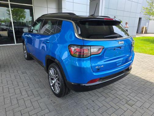 Laser Blue Pearlcoat 2022 Jeep Compass Limited