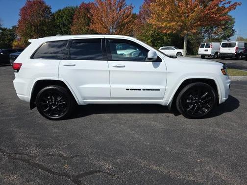 2022 Jeep Grand Cherokee Laredo