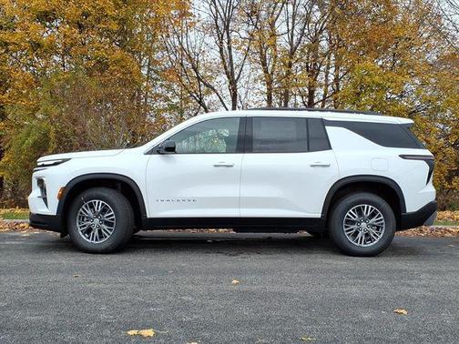 Summit White 2026 Chevrolet Traverse LT