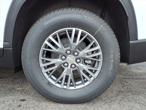 Summit White 2026 Chevrolet Traverse LT