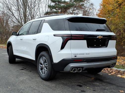 Summit White 2026 Chevrolet Traverse LT