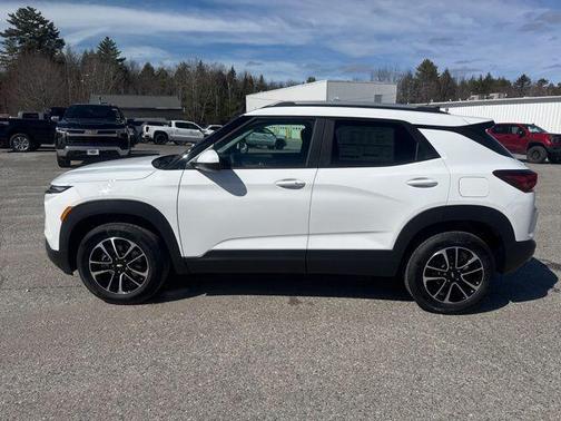 Summit White 2026 Chevrolet Trailblazer LT