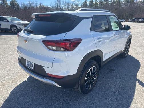 Summit White 2026 Chevrolet Trailblazer LT