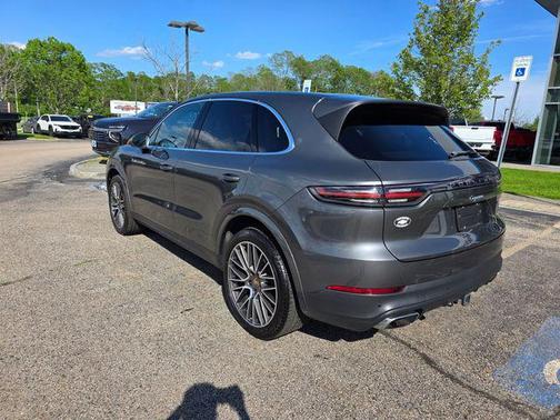 Chalk 2023 Porsche Cayenne Platinum Edition
