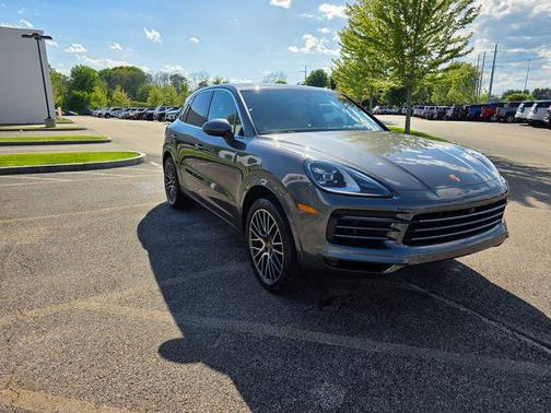 Chalk 2023 Porsche Cayenne Platinum Edition