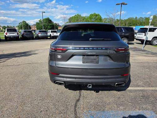 Chalk 2023 Porsche Cayenne Platinum Edition