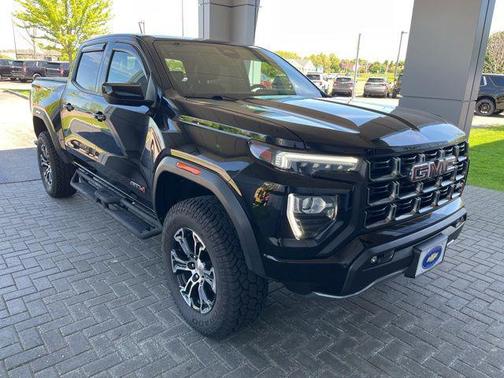 Onyx Black 2024 GMC Canyon AT4