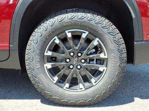 Radiant Red Tintcoat 2026 Chevrolet Traverse AWD Z71