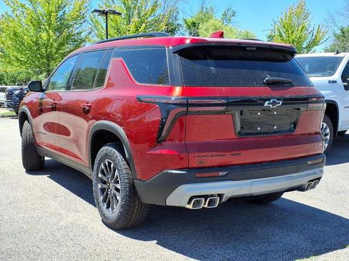 Radiant Red Tintcoat 2026 Chevrolet Traverse AWD Z71