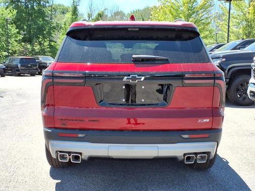 Radiant Red Tintcoat 2026 Chevrolet Traverse AWD Z71