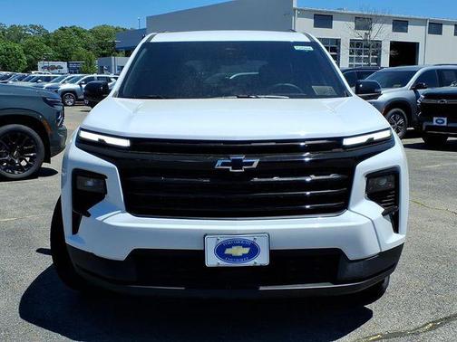 Summit White 2026 Chevrolet Traverse LT