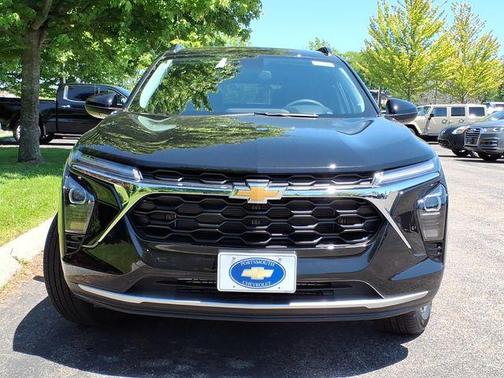 Mosaic Black Metallic 2026 Chevrolet Trax LT