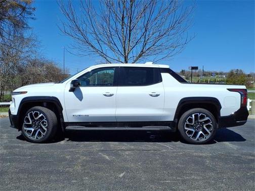 2025 Chevrolet Silverado EV RST