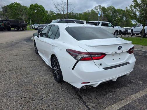 Ice Cap 2024 Toyota Camry Hybrid SE