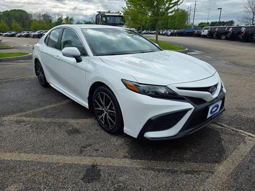 Ice Cap 2024 Toyota Camry Hybrid SE