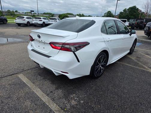 Ice Cap 2024 Toyota Camry Hybrid SE