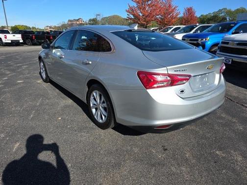 2022 Chevrolet Malibu FWD LT