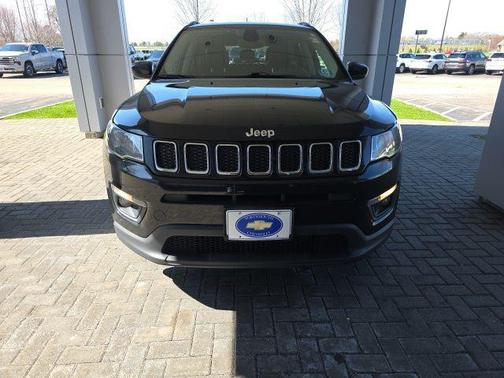 Diamond Black Crystal Pearlcoat 2018 Jeep Compass Latitude