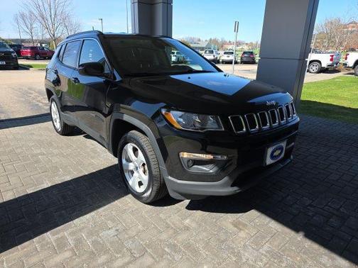 Diamond Black Crystal Pearlcoat 2018 Jeep Compass Latitude