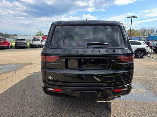 Diamond Black Crystal Pearlcoat 2024 Jeep Wagoneer Series II Carbide 4x4