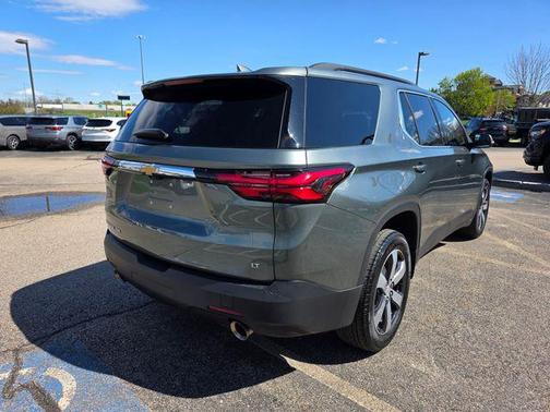 Silver Sage Metallic 2023 Chevrolet Traverse LT Leather