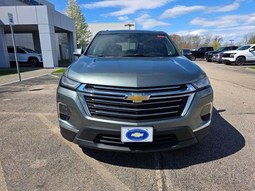 Silver Sage Metallic 2023 Chevrolet Traverse LT Leather