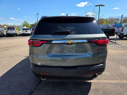 Silver Sage Metallic 2023 Chevrolet Traverse LT Leather