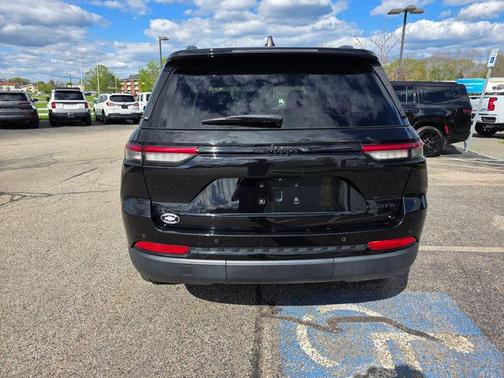 Diamond Black Crystal Pearlcoat 2023 Jeep Grand Cherokee Limited