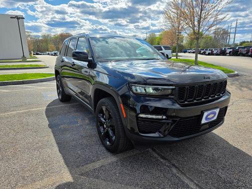 Diamond Black Crystal Pearlcoat 2023 Jeep Grand Cherokee Limited