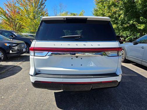 Pristine White Metallic Tri-Coat 2024 Lincoln Navigator Reserve