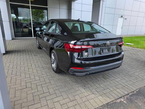 Deep Black Pearl 2024 Volkswagen Jetta 1.5T SE