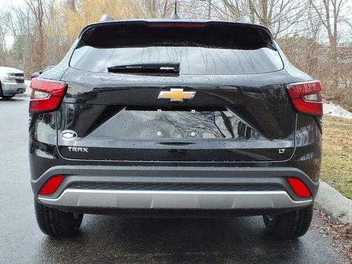 Mosaic Black Metallic 2026 Chevrolet Trax LT