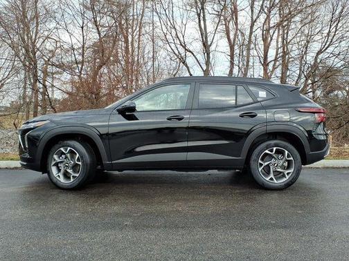 Mosaic Black Metallic 2026 Chevrolet Trax LT