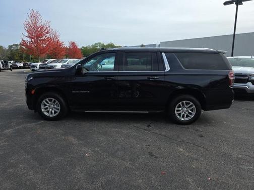 2023 Chevrolet Suburban LT