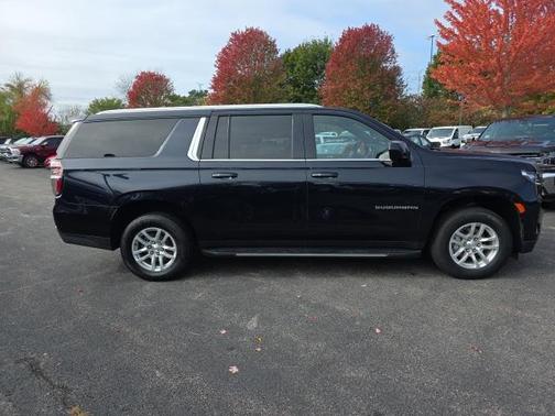 2023 Chevrolet Suburban LT