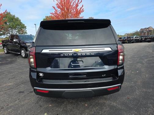 2023 Chevrolet Suburban LT