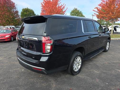 2023 Chevrolet Suburban LT
