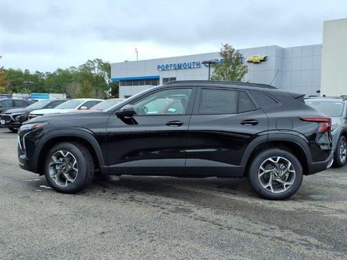 Mosaic Black Metallic 2026 Chevrolet Trax LT