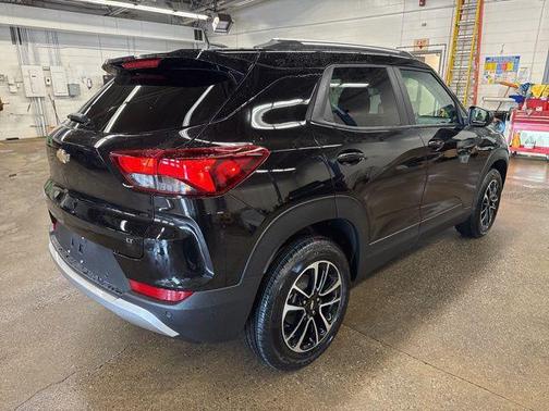 Mosaic Black Metallic 2026 Chevrolet Trailblazer LT