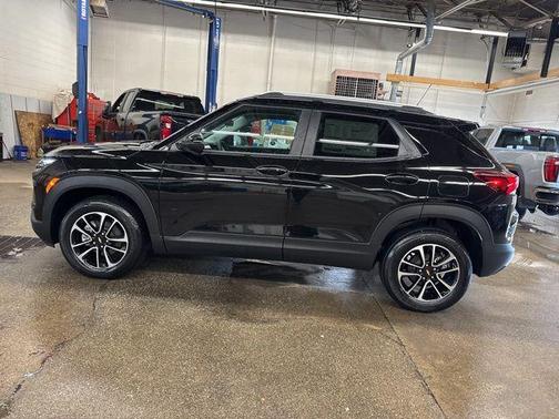Mosaic Black Metallic 2026 Chevrolet Trailblazer LT