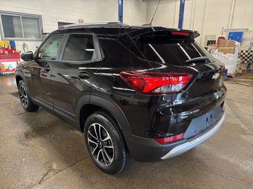 Mosaic Black Metallic 2026 Chevrolet Trailblazer LT