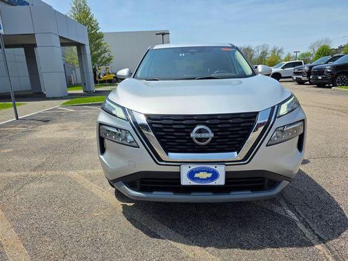 Brilliant Silver Metallic 2023 Nissan Rogue SV