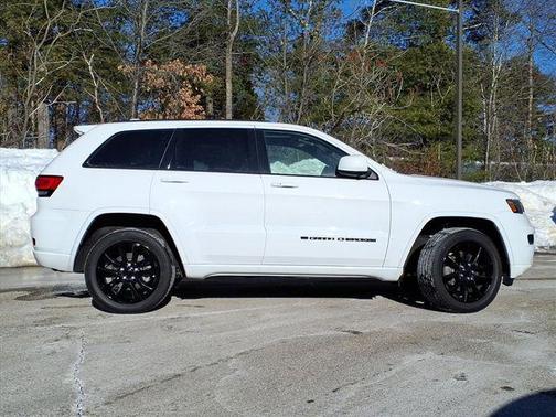 Bright White Clearcoat 2022 Jeep Grand Cherokee Laredo