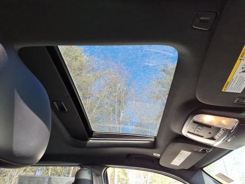 Bright White Clearcoat 2022 Jeep Grand Cherokee Laredo