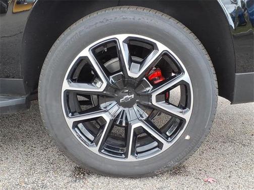 2025 Chevrolet Suburban RST