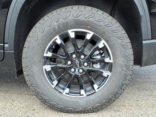 Mosaic Black Metallic 2026 Chevrolet Traverse AWD Z71