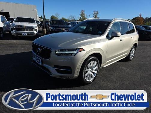 2016 Volvo XC90 T6 Momentum