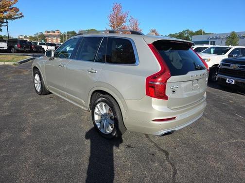 2016 Volvo XC90 T6 Momentum