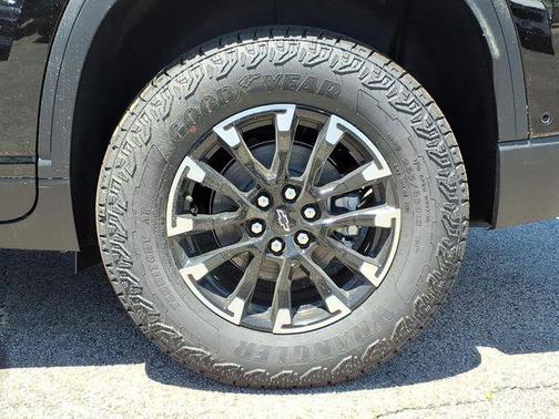 Mosaic Black Metallic 2026 Chevrolet Traverse AWD Z71